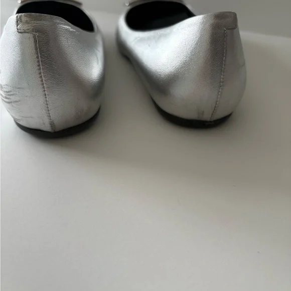 Roger Vivier Silver Flats with Engraved Buckle - Picture 4 of 9